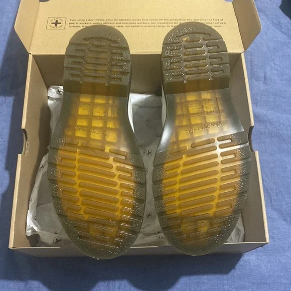 White Dr Martens Chelsea Boot size 8 - Picture 12 of 14